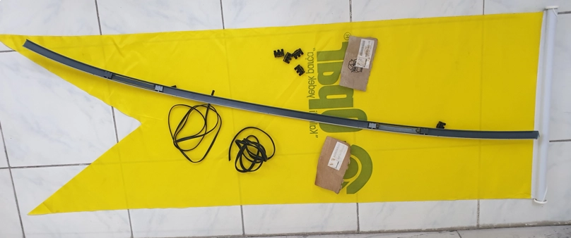 resimler/genel/bmw e90 sol tavan bandı sifir orjinal beyaz 51137124253 sadece sol on kapak cikma tamirli